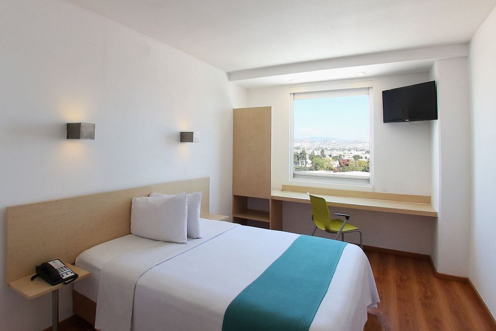 One Querétaro Plaza Galerías