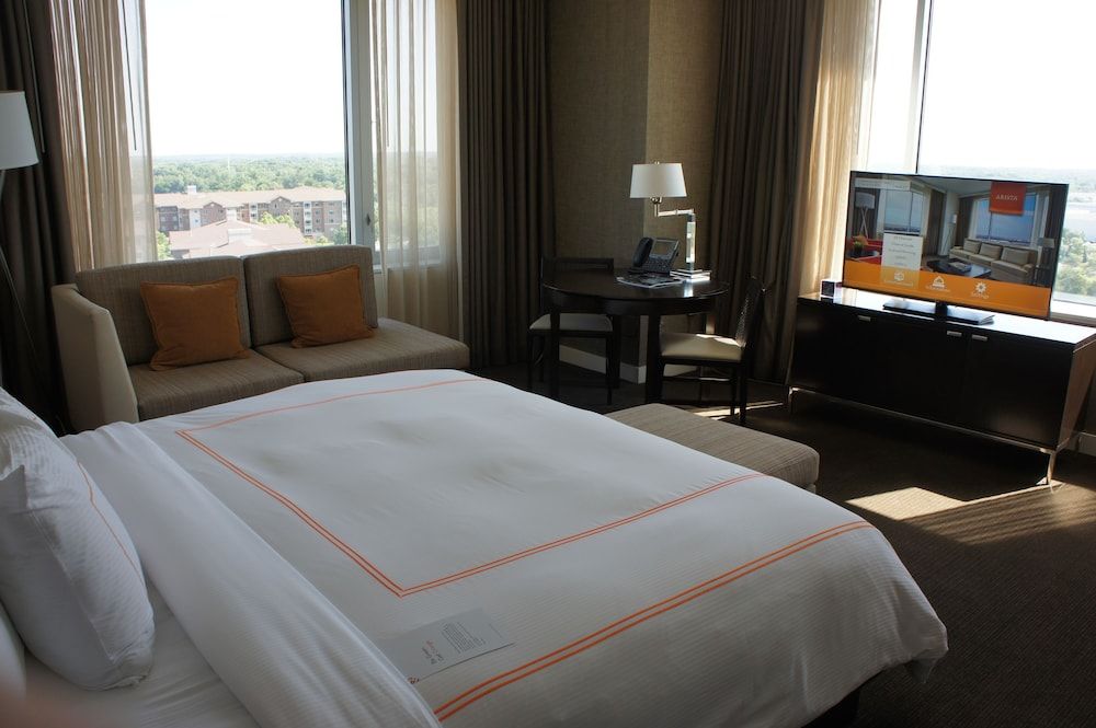 Hotel Arista Deluxe Room, 1 King Bed, Corner 2
