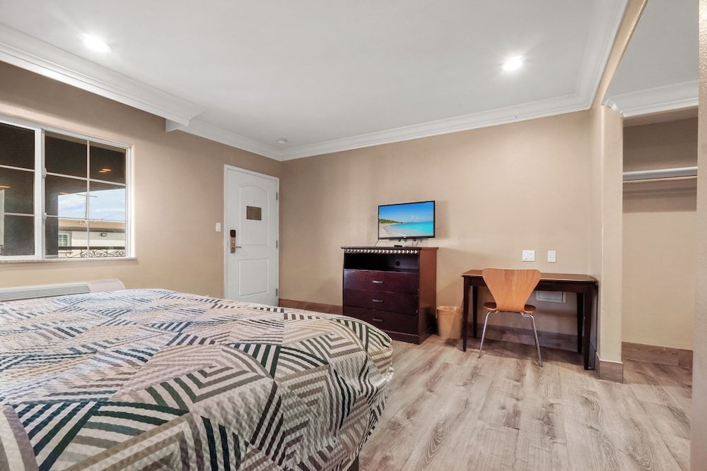Queen Room - Disability Access/Non-Smoking