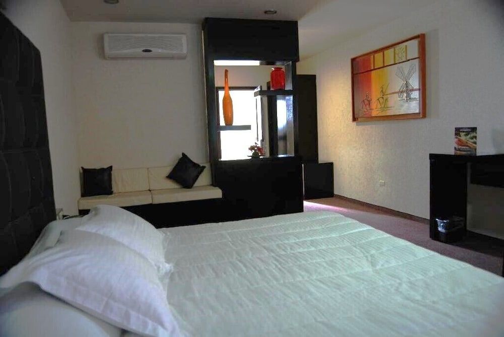 Suite, 1 King Bed, Non Smoking