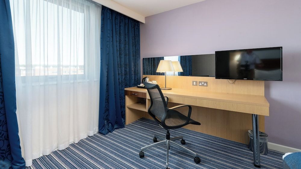 Standard Room with Free Hot Breakfast (bed type subject to availability)