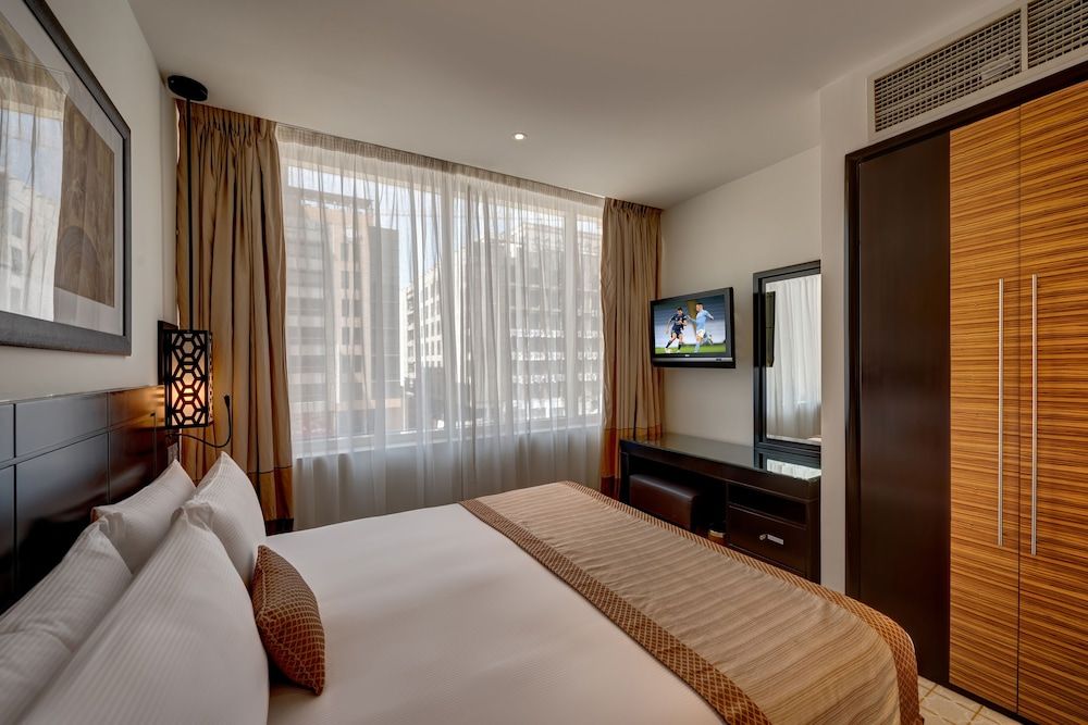Suite, 2 Bedrooms, City View (Bath/Shower Combo)
