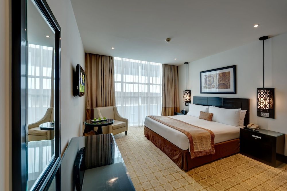 Standard Room, 1 King Bed, City View