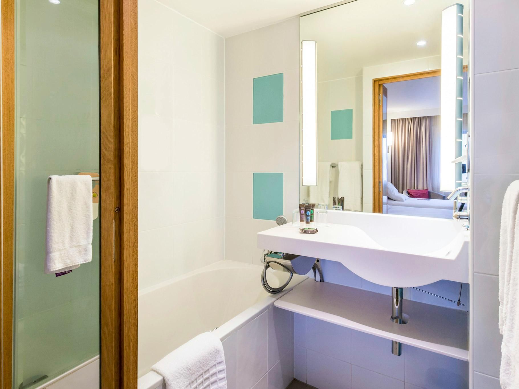 Executive Room with 1 queen-size bed and sofa