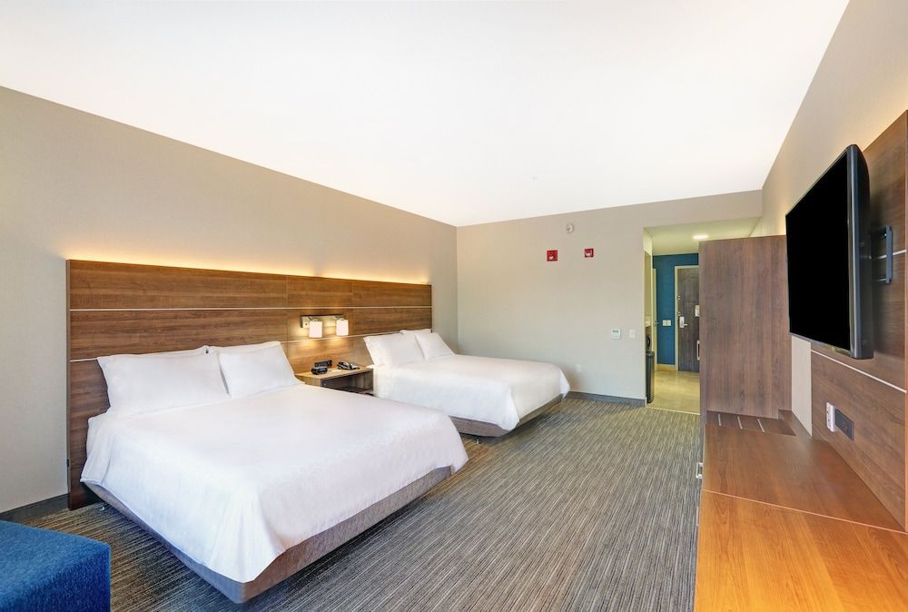 Standard Room, 2 Queen Beds, Accessible (Mobility, Roll-In Shower)