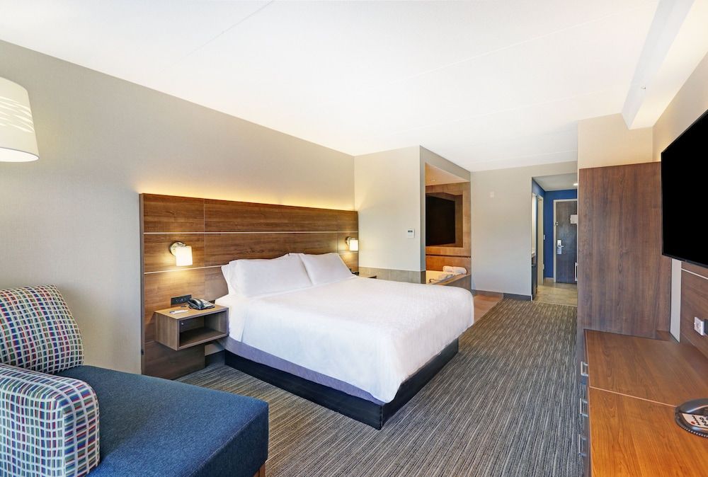 Suite, 1 King Bed, Jetted Tub