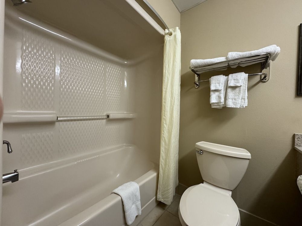 Country Suites Absecon (Atlantic City, NJ) Honeymoon Studio Suite, 1 King Bed, Non Smoking, Hot Tub 6