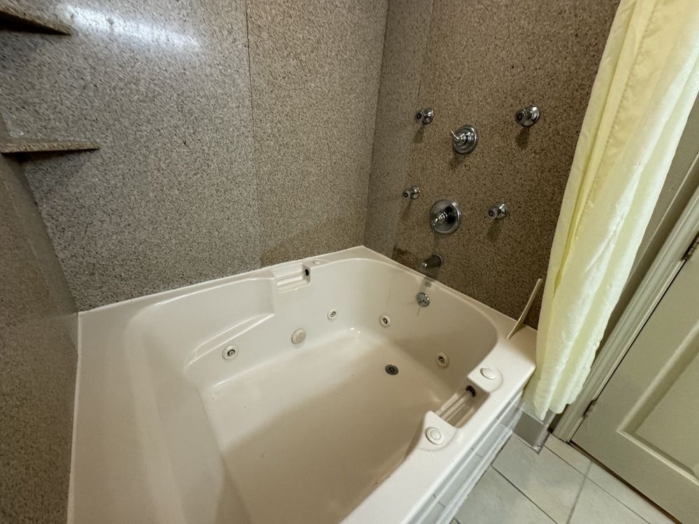 Country Suites Absecon (Atlantic City, NJ) Studio Suite, 2 Queen Beds, Non Smoking, Jetted Tub 11