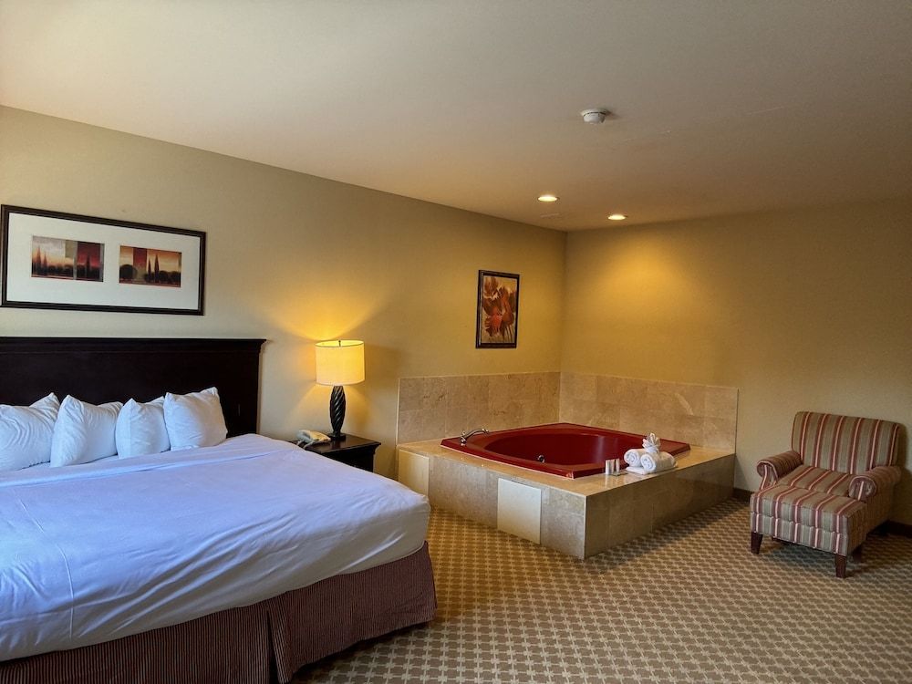 Country Suites Absecon (Atlantic City, NJ) Honeymoon Studio Suite, 1 King Bed, Non Smoking, Hot Tub 5
