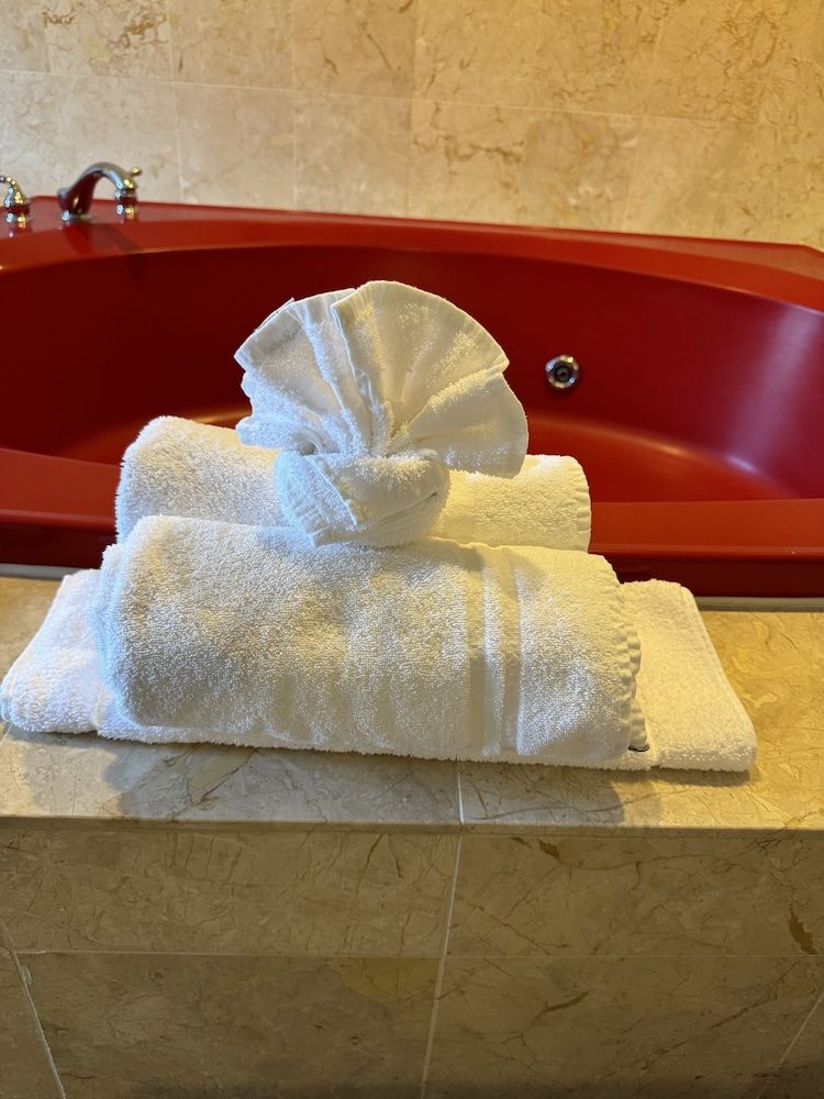 Country Suites Absecon (Atlantic City, NJ) Honeymoon Studio Suite, 1 King Bed, Non Smoking, Hot Tub 9