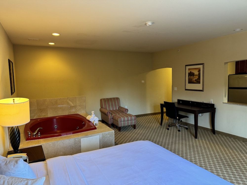 Country Suites Absecon (Atlantic City, NJ) Honeymoon Studio Suite, 1 King Bed, Non Smoking, Hot Tub