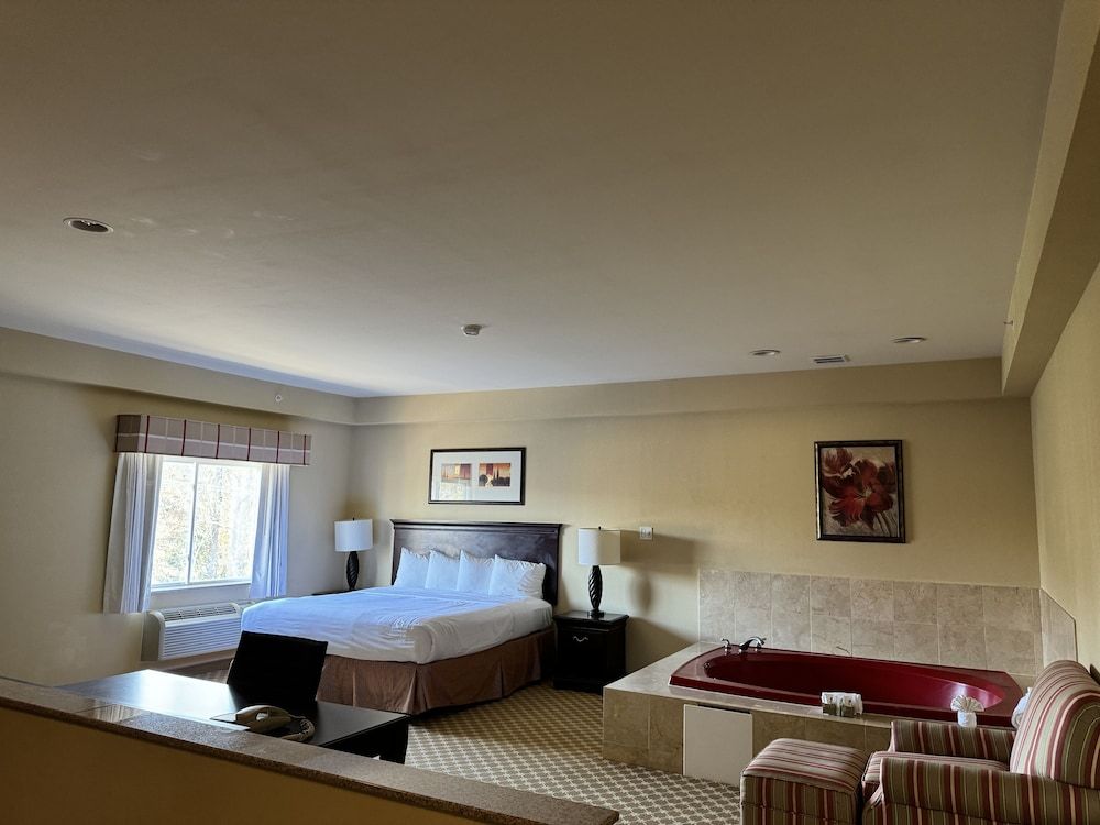 Country Suites Absecon (Atlantic City, NJ) Honeymoon Studio Suite, 1 King Bed, Non Smoking, Hot Tub 4
