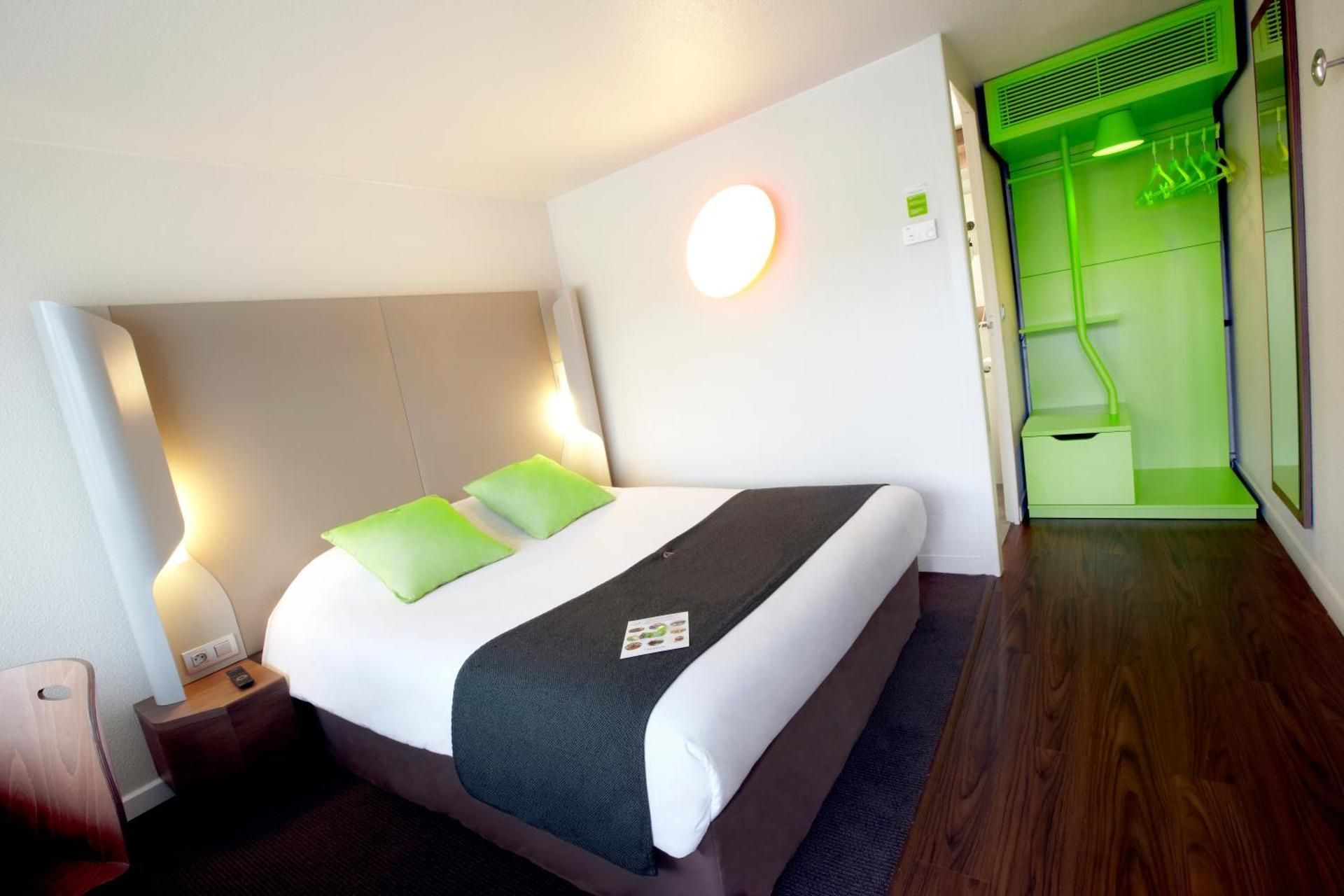 Triple Room with 1 Single Bed and 1 Double Bed