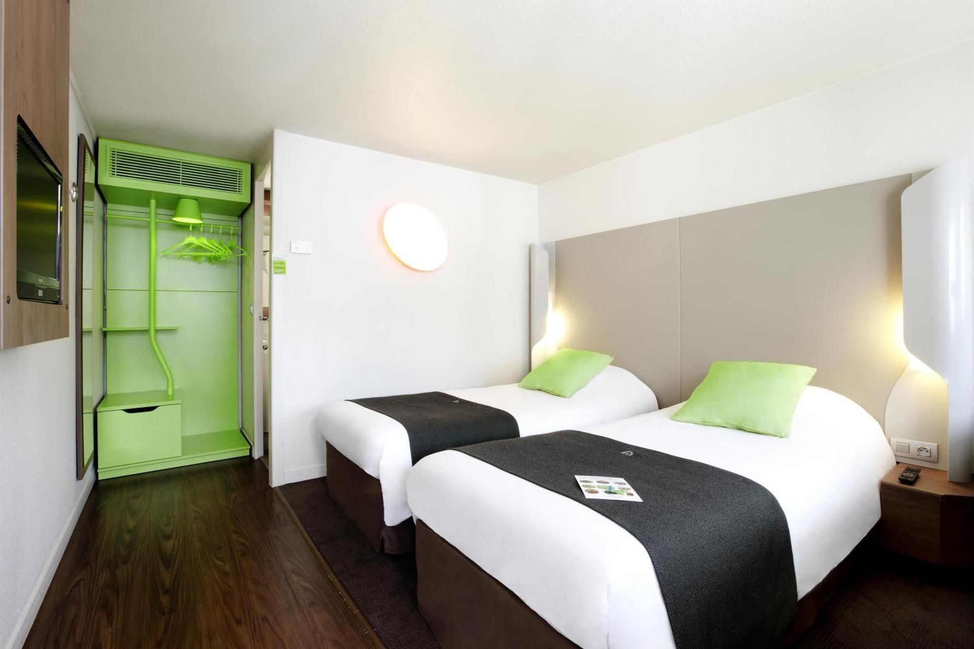 2 Single Beds