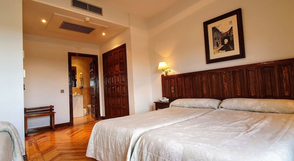 Mirasierra Triple Room (3 adults) 2