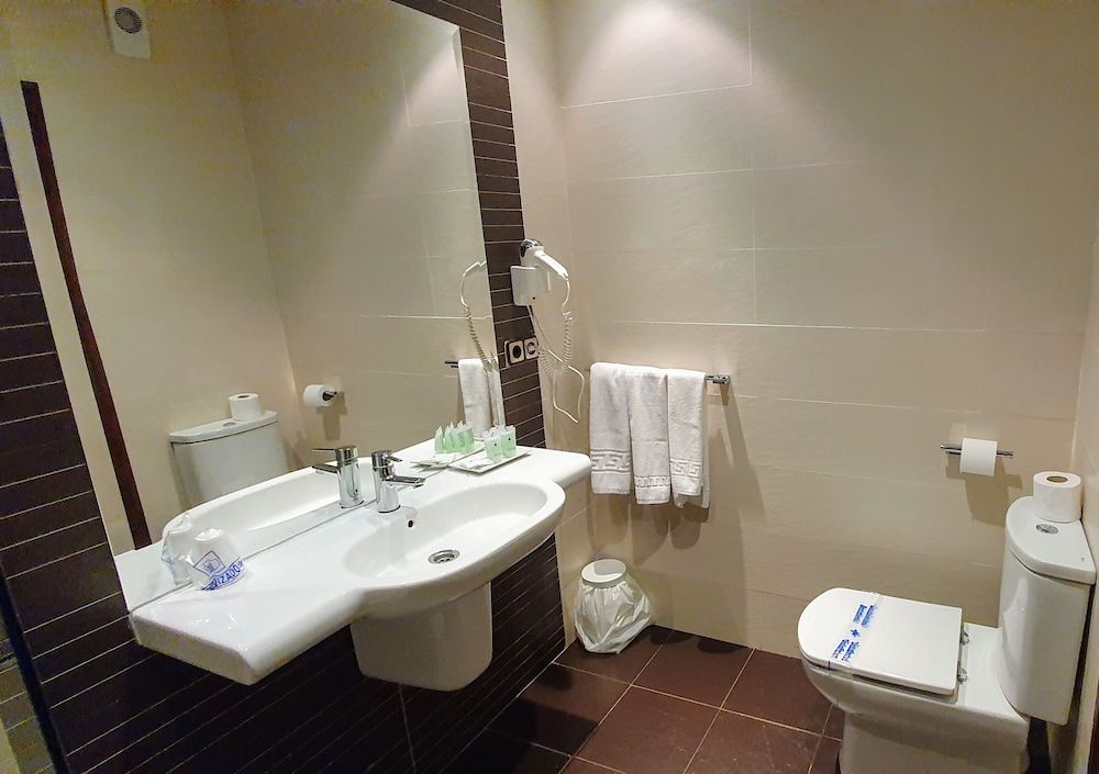 Mirasierra Triple Room (2 adults + 2 children) 4