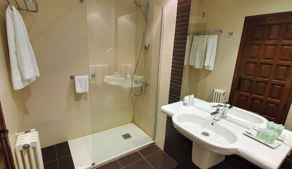 Mirasierra Triple Room (2 adults + 2 children) 6