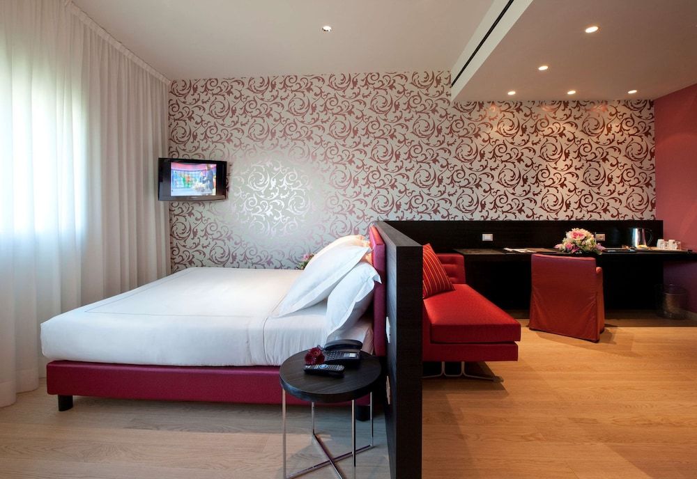 Junior Suite, 1 King Bed, Jetted Tub