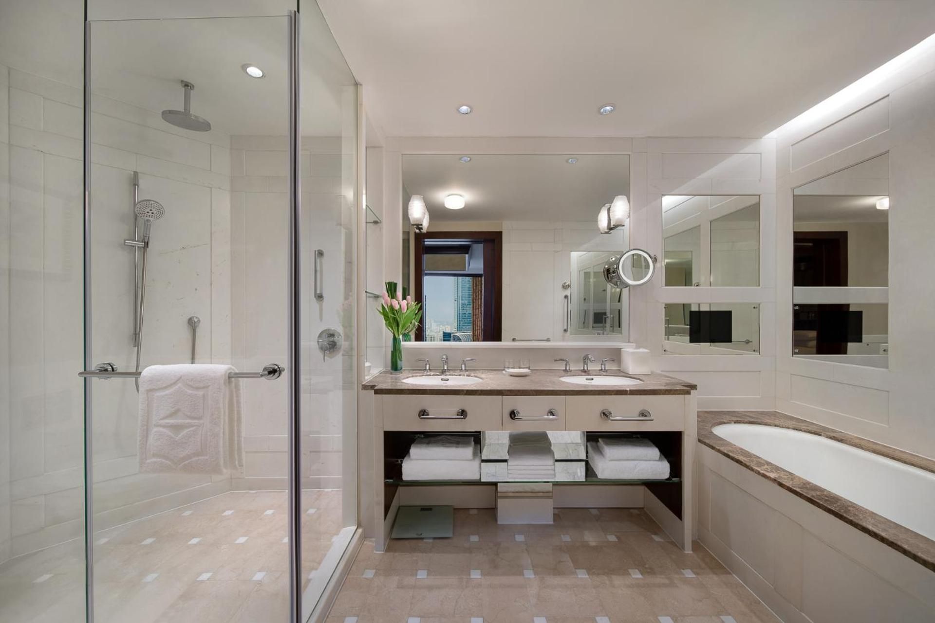Horizon Premier Twin Room - with Executive lounge access