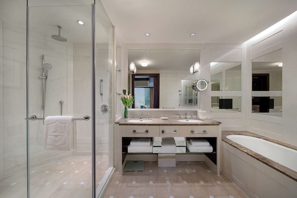 Futian Shangri-La Shenzhen Horizon Premier King Room with Executive Lounge Access 3