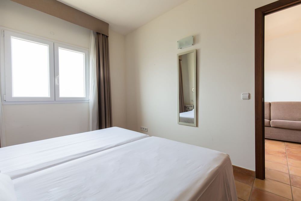 Hotel La Pergola Mallorca Standard Apartment, 1 Bedroom, Balcony (2 adults and 1 child) 4