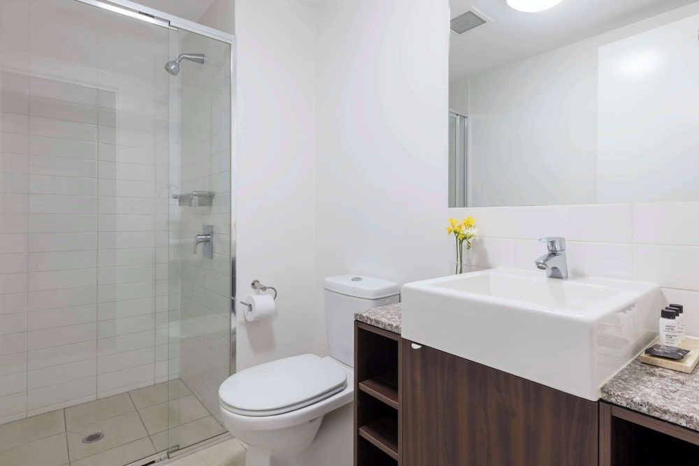 Oaks Brisbane Aurora Suites Executive Apartment, 2 Bedrooms, River View 4