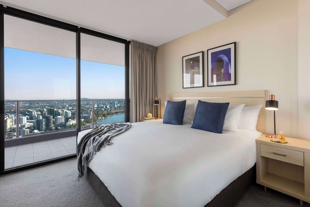 Oaks Brisbane Aurora Suites Executive Apartment, 2 Bedrooms, River View 2