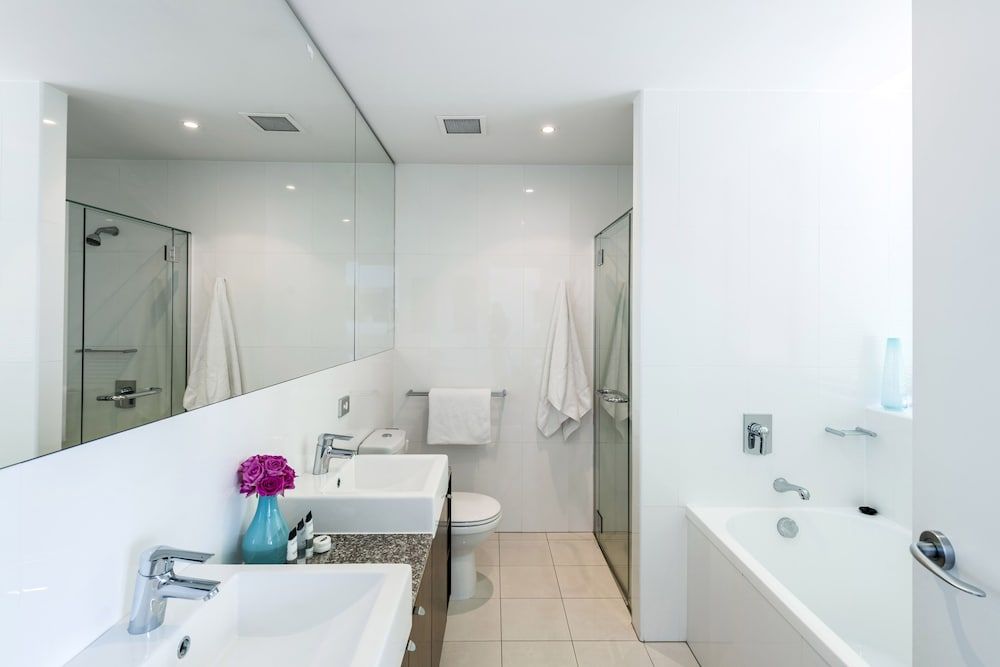 Oaks Brisbane Aurora Suites 3 Bedroom Apartment - No Housekeeping 4