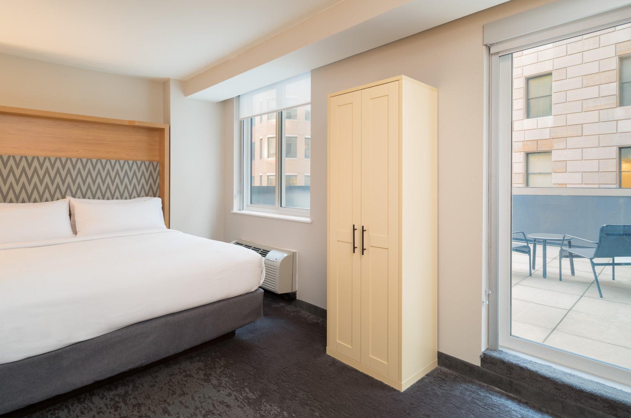 1 King Bed With Balcony Nonsmoking