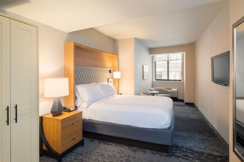 Holiday Inn New York City - Wall Street by IHG Standard Room 4