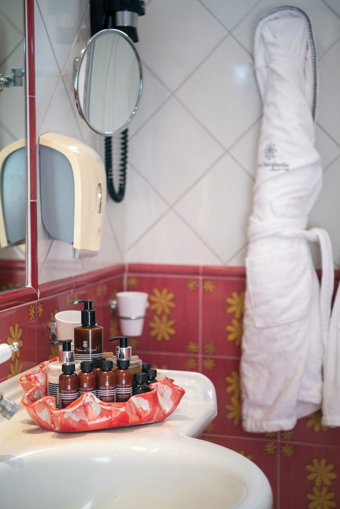 Hotel Margherita Double Room, Garden View 6