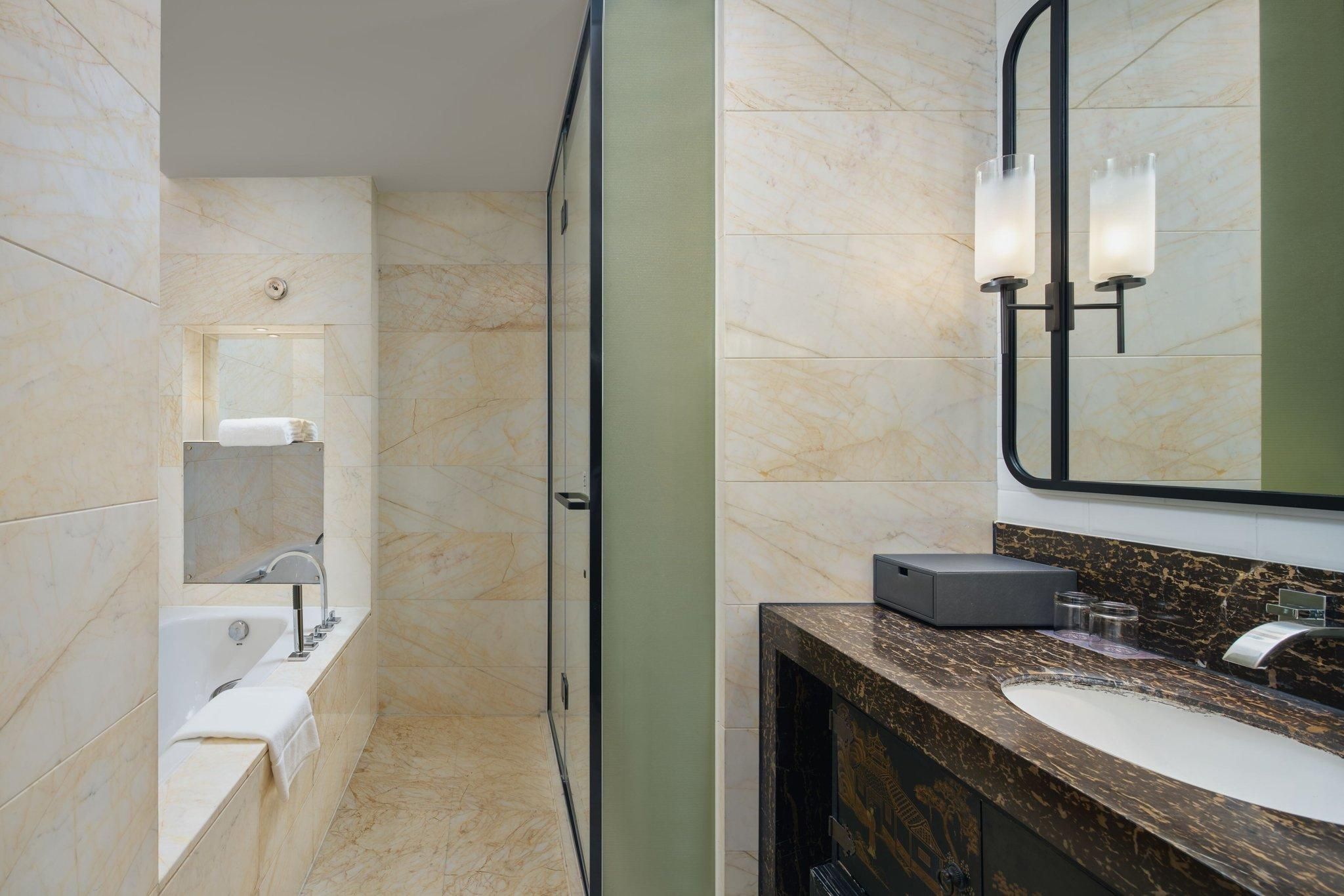 Deluxe River View Suite, Suite, 1 King, River view