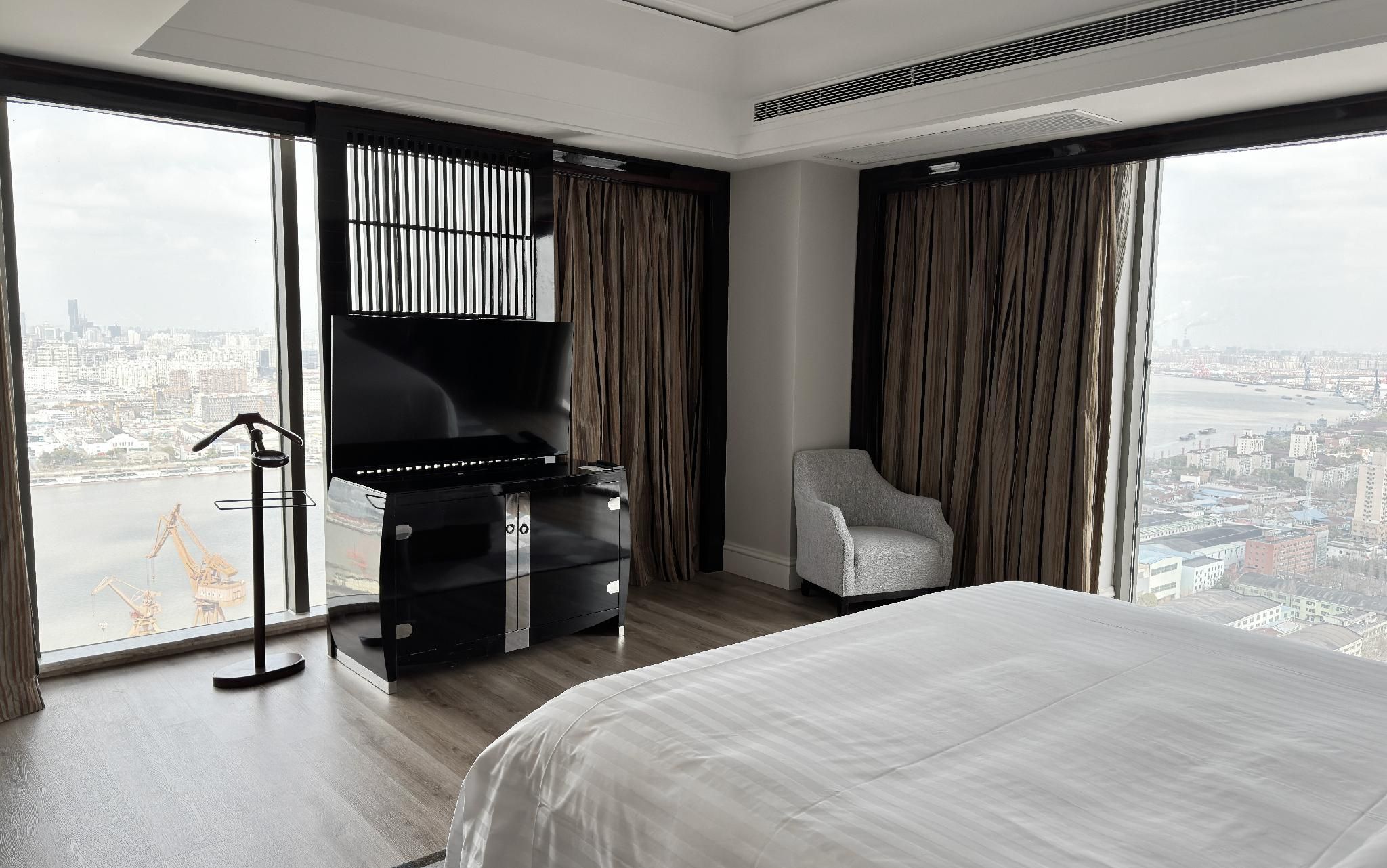 Presidential Suite, 2 Bedroom Presidential Suite, Bedroom 1: 1 King, Bedroom 2: 2 Double