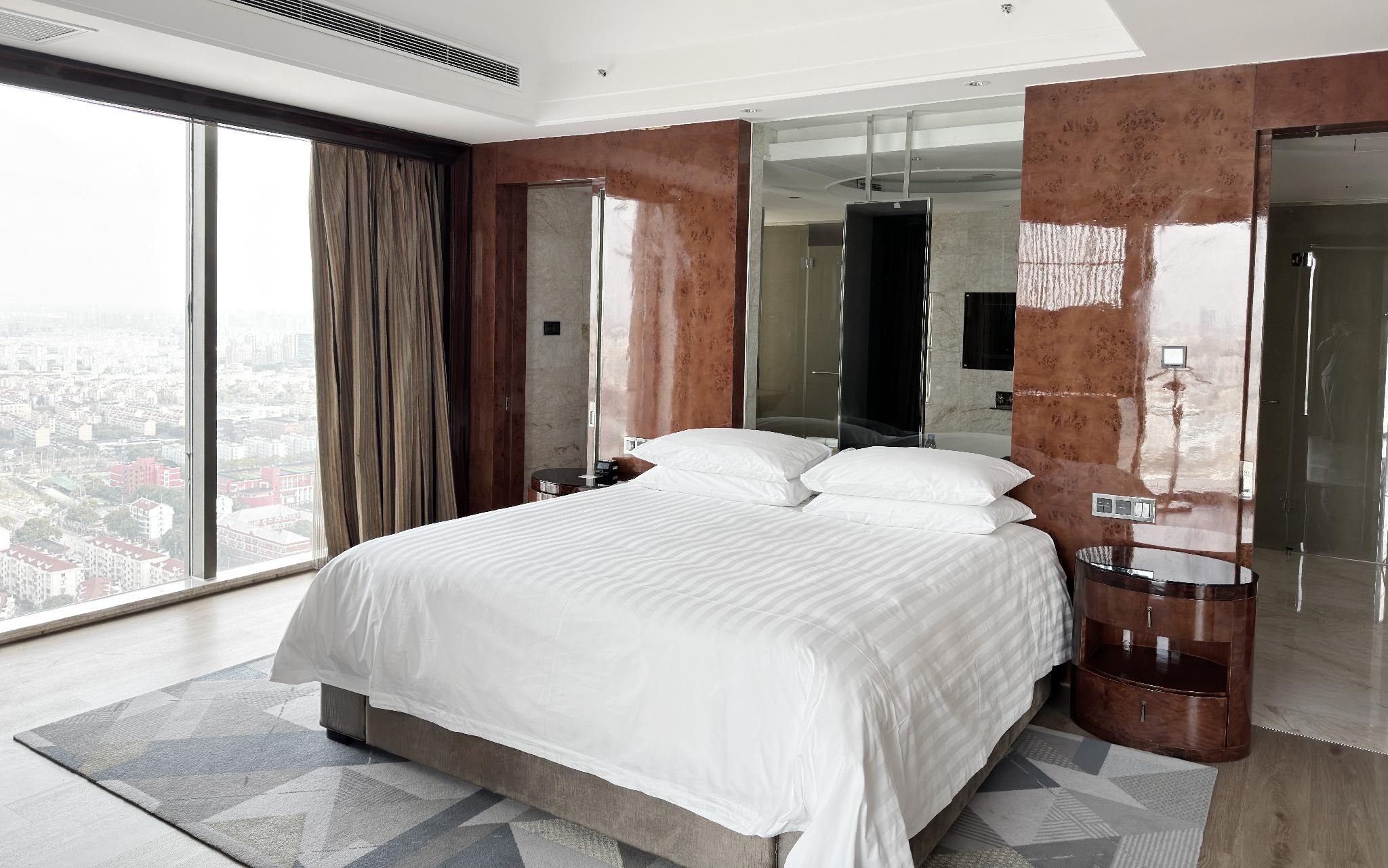 Presidential Suite, 2 Bedroom Presidential Suite, Bedroom 1: 1 King, Bedroom 2: 2 Double