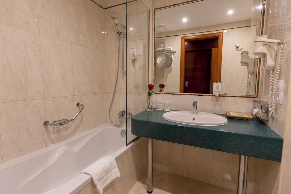 Lions Garden Hotel Superior Double or Twin Room 5