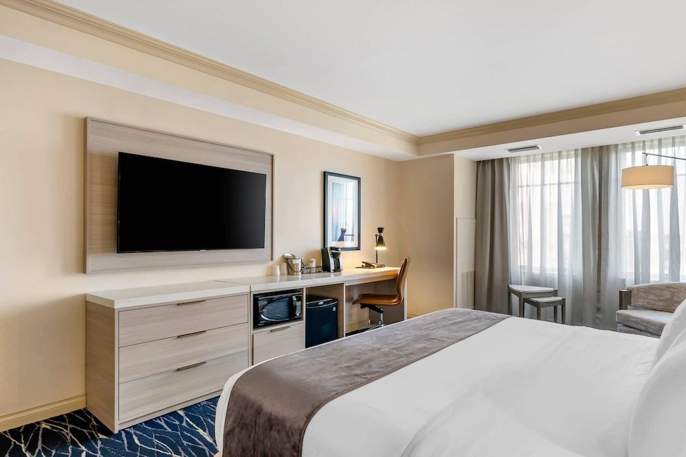 Wyvern Hotel, an Ascend Collection Hotel Room, 1 King Bed, Accessible, Non Smoking