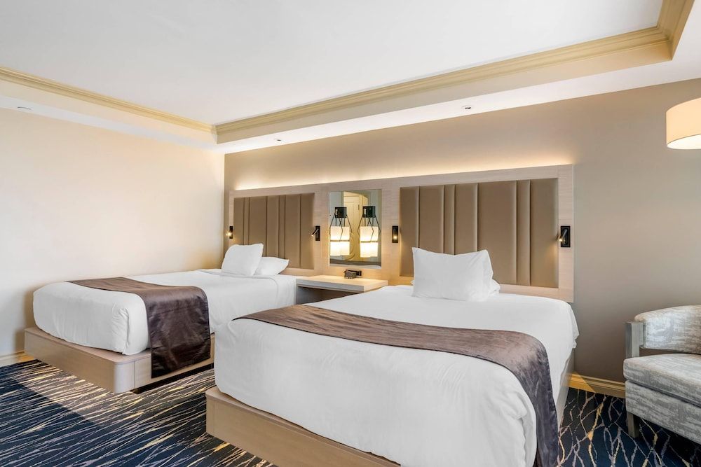 Wyvern Hotel, an Ascend Collection Hotel Room, 2 Queen Beds, Non Smoking