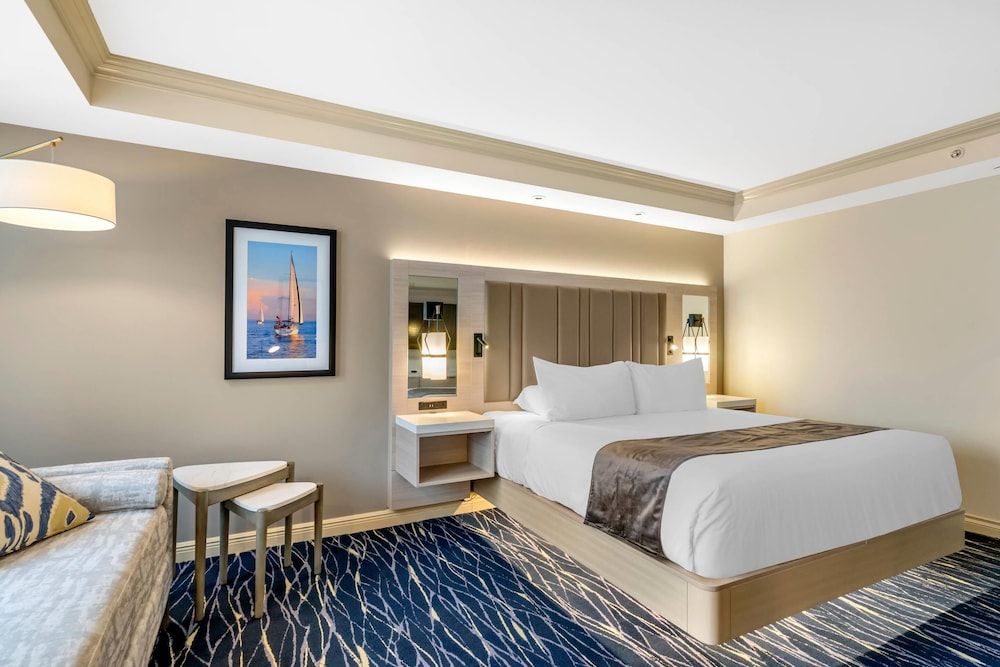 Wyvern Hotel, an Ascend Collection Hotel Standard Room, 1 King Bed, Non Smoking (Quiet Room) 2