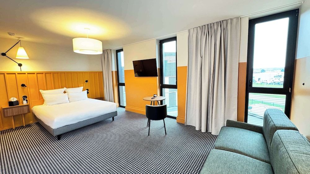 Junior Suite, 1 Queen Bed with Sofa bed