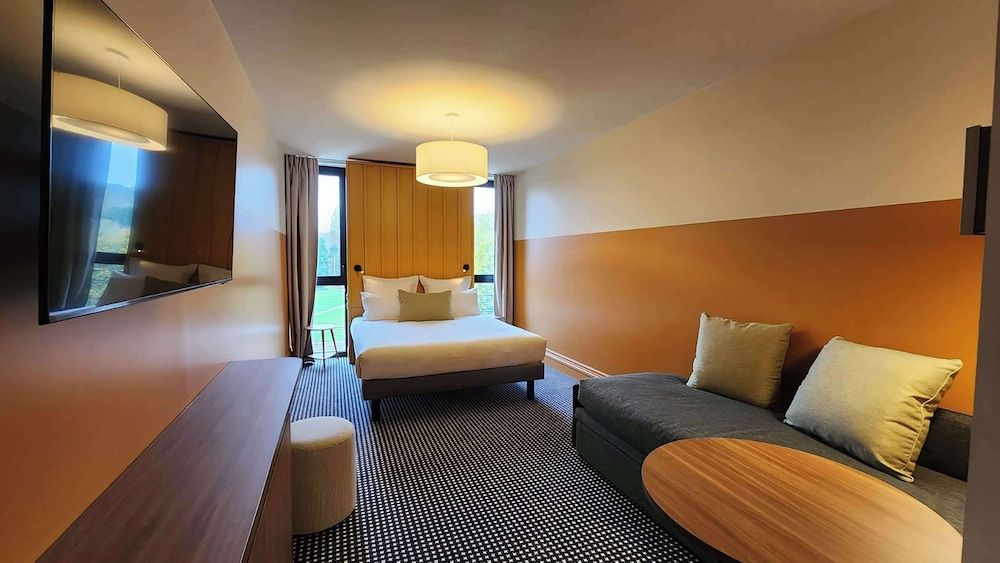 Junior Suite, 1 Queen Bed with Sofa bed