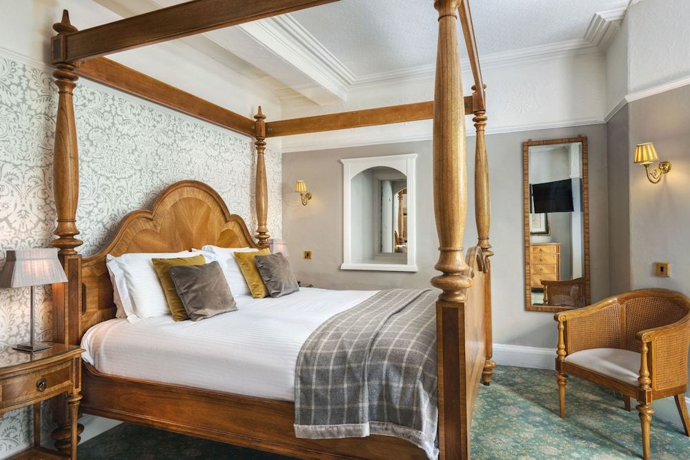 Old Hall Hotel Four Poster Room 4