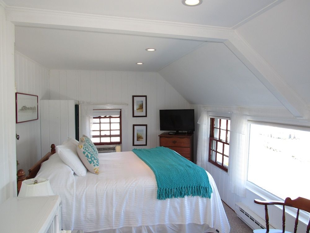 The Masthead Resort Room ( 8   ) 2