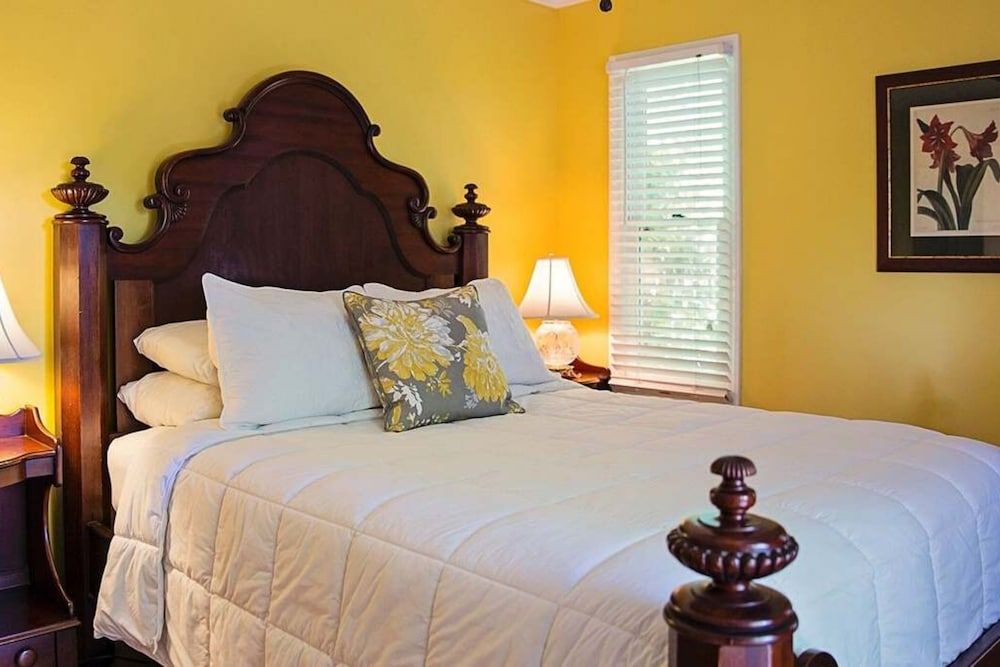 Beaufort Inn Courtyard Queen Studio