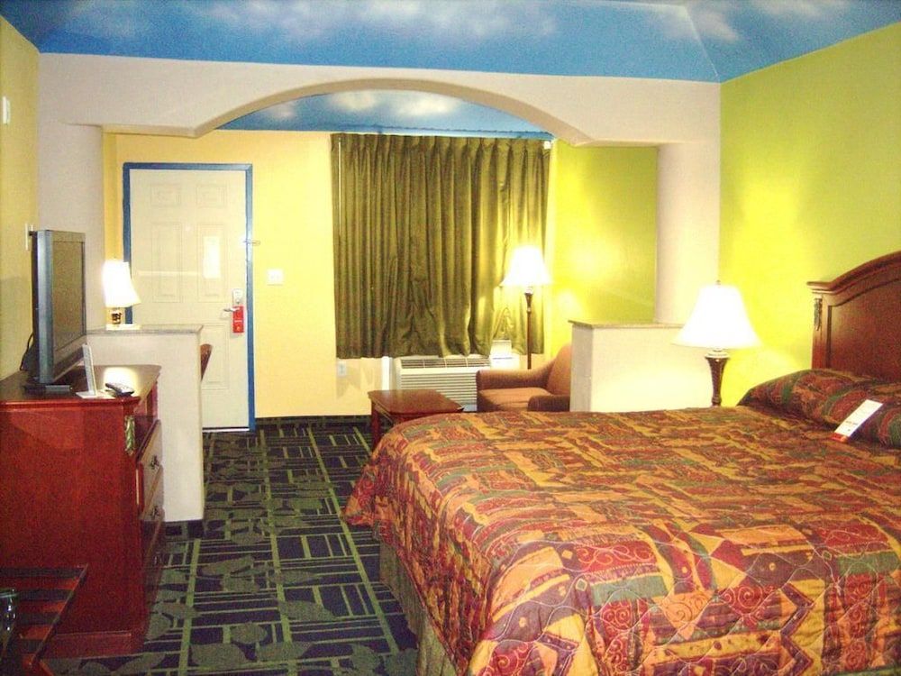 Regency Inn Suite, 1 King Bed 2