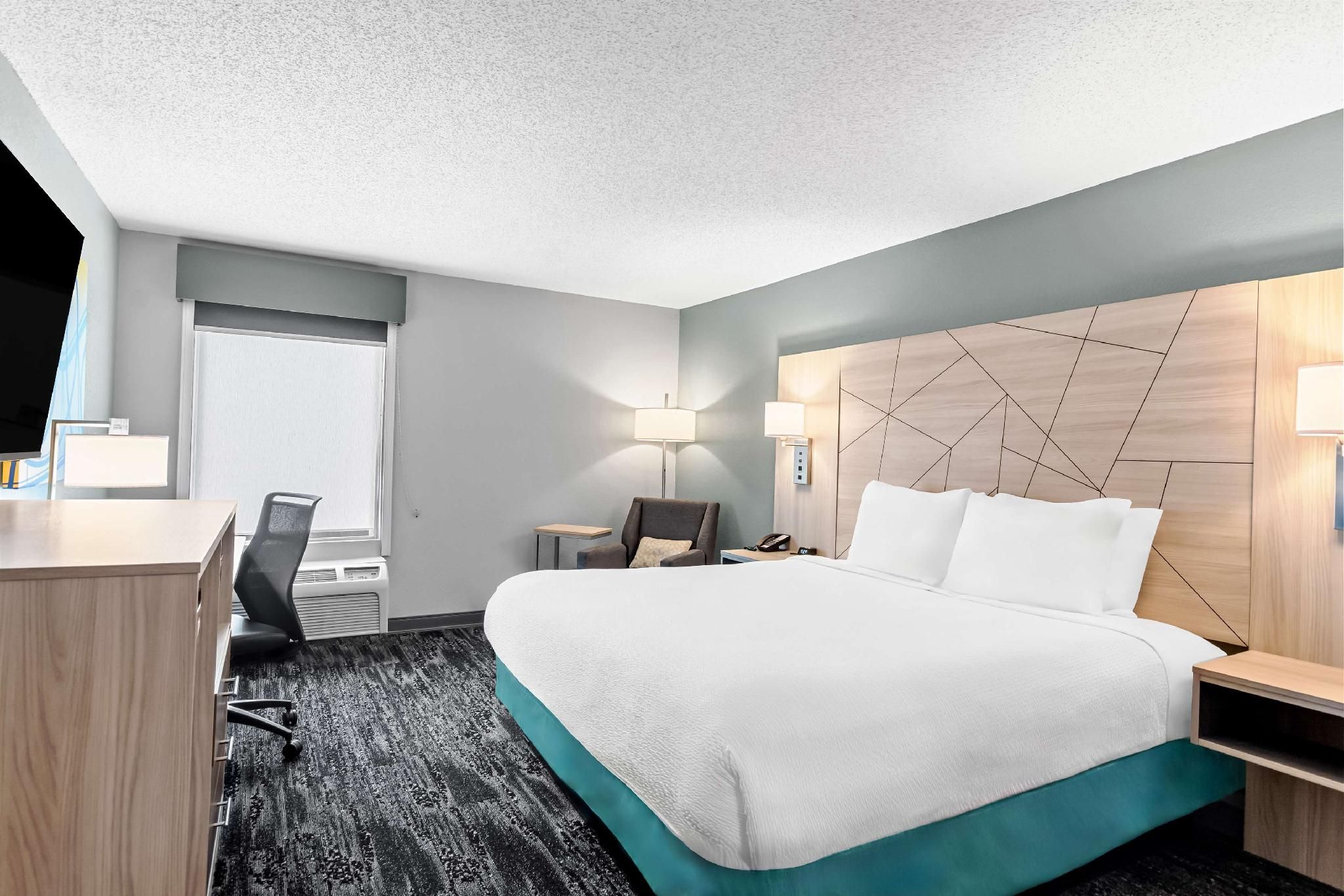 1 King Bed, Nonsmoking