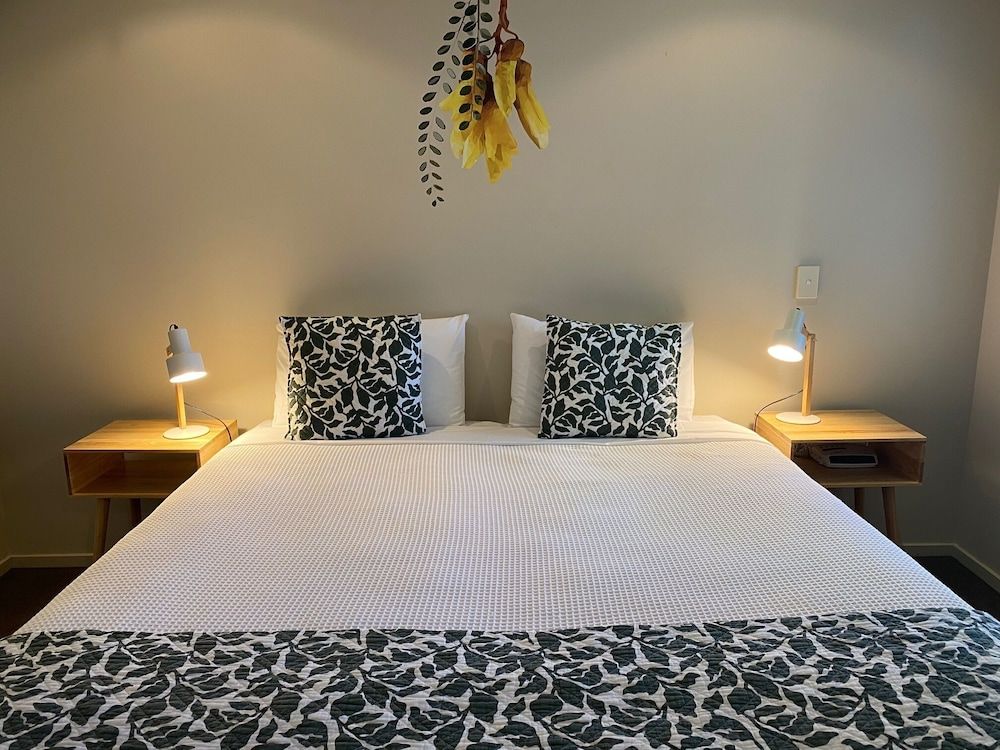 Alpine Lake Motor Lodge Family Suite, Jetted Tub 4