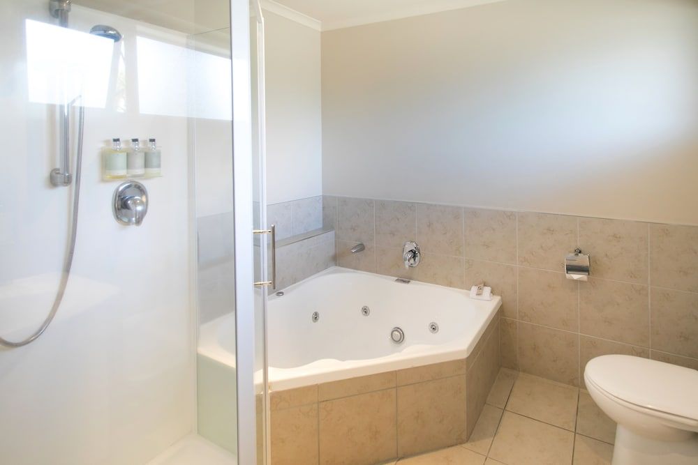 Alpine Lake Motor Lodge Family Suite, Jetted Tub 8