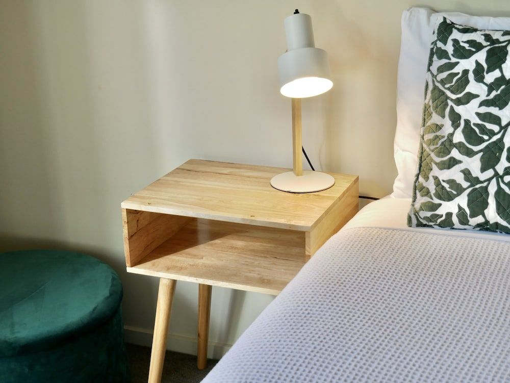 Alpine Lake Motor Lodge Studio, 1 King Bed, Accessible, Courtyard Area 13