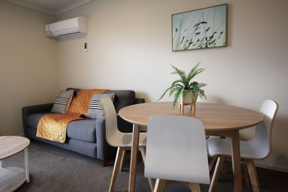 Alpine Lake Motor Lodge Family Suite, Jetted Tub 3