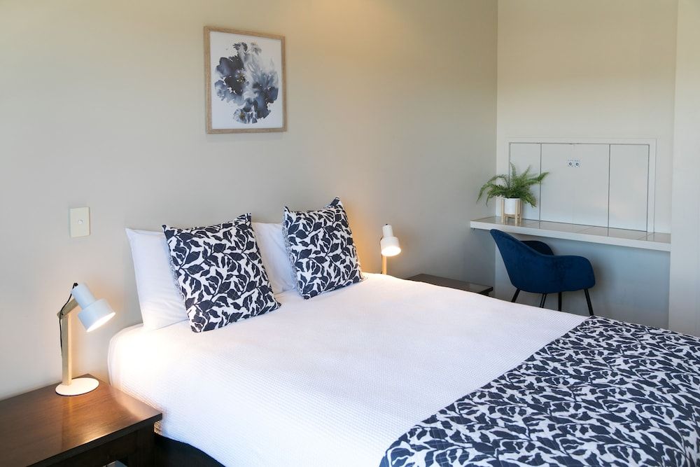 Alpine Lake Motor Lodge Studio, 1 Queen Bed, Jetted Tub